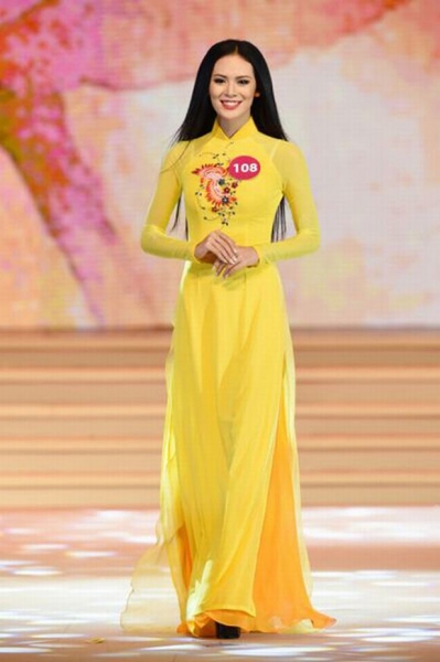 Chung kết Hoa hậu Hoàn vũ Việt Nam phần thi áo dài 0