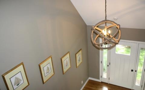 Cấm kị đi bộ, nằm ngủ dưới đèn chùm - 3