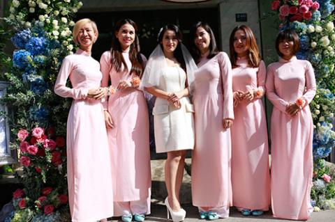 '. Trực tiếp đám cưới Tú Vi Văn Anh .' '. Trực tiếp đám cưới Tú Vi Văn Anh .'