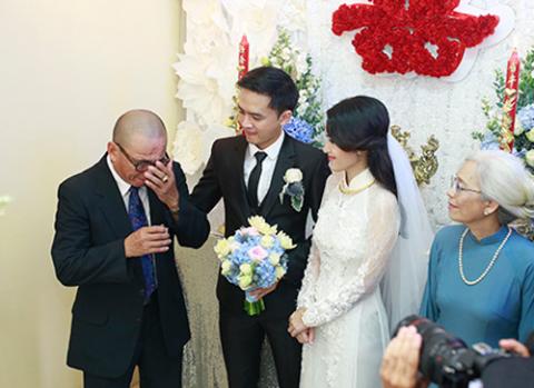 '. Trực tiếp đám cưới Tú Vi Văn Anh .' '. Trực tiếp đám cưới Tú Vi Văn Anh .'