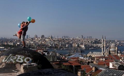 10 khoảnh khắc hôn ấn tượng trong năm 2015