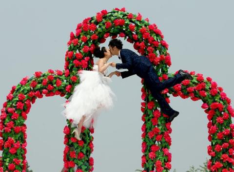 10 khoảnh khắc hôn ấn tượng trong năm 2015