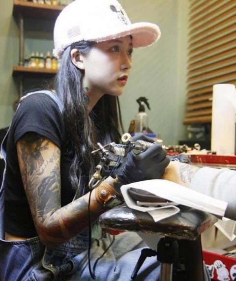 Vẻ xinh đẹp của ‘đệ nhất mỹ nhân’ xăm hình xứ Hàn