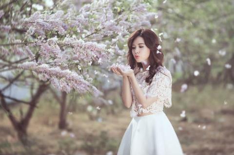 Mê mẩn ngắm hotgirl Midu giữa rừng hoa anh đào - Ảnh 3