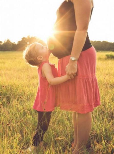Khoảnh khắc khiến bà mẹ nào cũng ước có 1 cô con gái