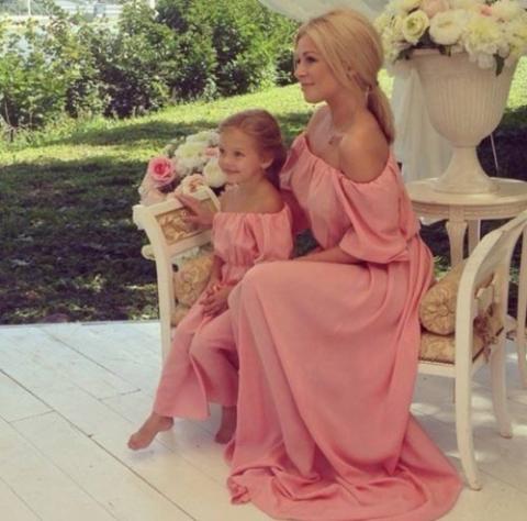 Khoảnh khắc khiến bà mẹ nào cũng ước có 1 cô con gái