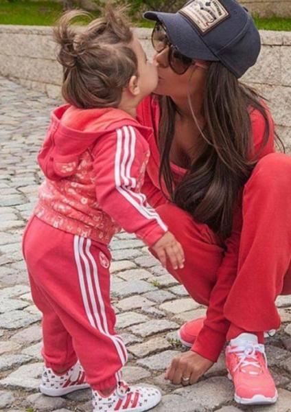 Khoảnh khắc khiến bà mẹ nào cũng ước có 1 cô con gái