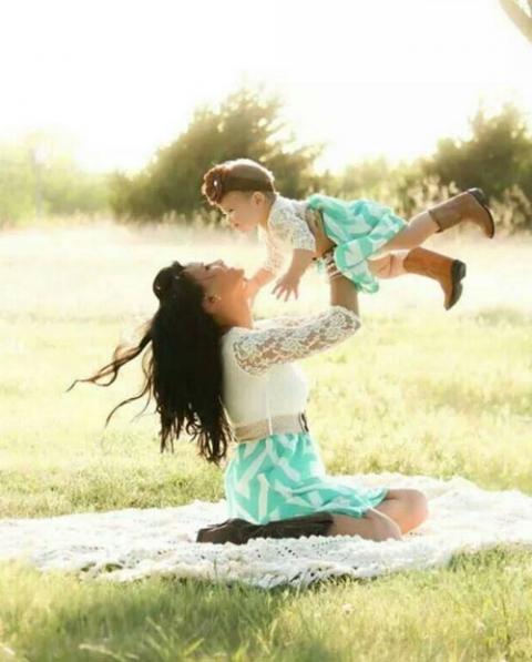 Khoảnh khắc khiến bà mẹ nào cũng ước có 1 cô con gái