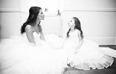 Khoảnh khắc khiến bà mẹ nào cũng ước có 1 cô con gái