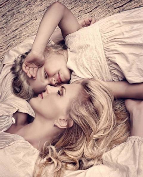 Khoảnh khắc khiến bà mẹ nào cũng ước có 1 cô con gái