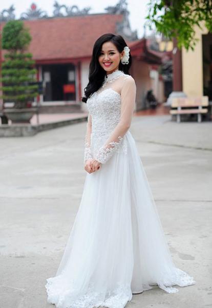 Đọ vẻ xinh đẹp khó cưỡng của những hotgirl Việt trong tà áo dài trắng