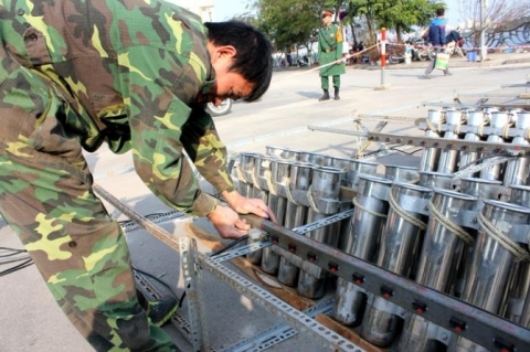 Thủ đô “dàn trận” pháo hoa sẵn sàng đón Tết Bính Thân 2016 - Ảnh 6