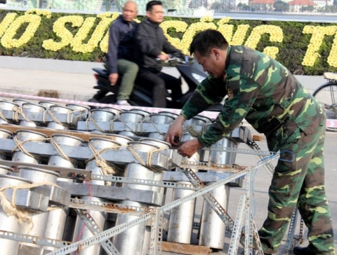Thủ đô “dàn trận” pháo hoa sẵn sàng đón Tết Bính Thân 2016 - Ảnh 8