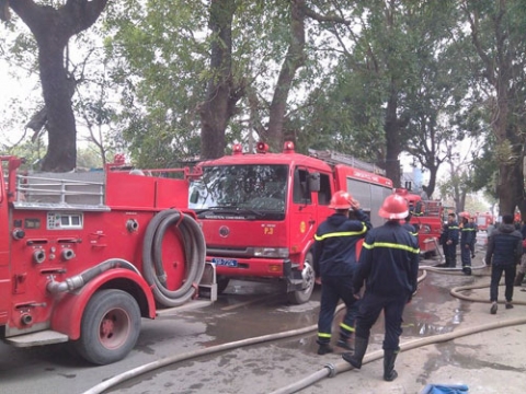 ha noi: chay lon o nga ba bien sat thieu rui 5 can nha - 1