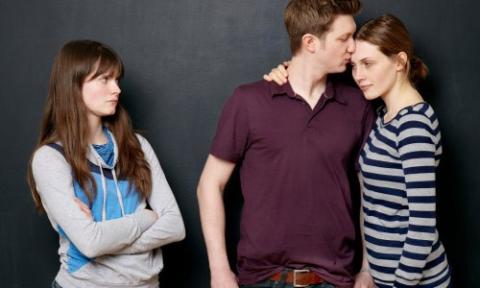 5 cách bảo vệ tình yêu khỏi ảnh hưởng của mạng xã hội