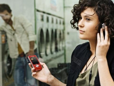 Hủy hôn khẩn cấp vì cuộc điện thoại nghe lén trong đêm - Ảnh 1