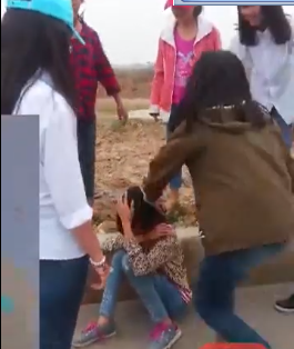 Phẫn nộ nhóm nữ sinh dùng dép đánh, đá túi bụi một bạn nữ - Ảnh 3