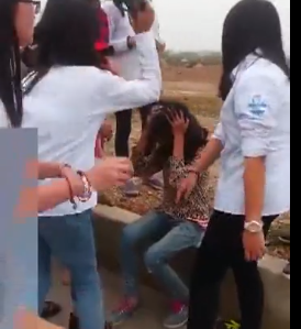 Phẫn nộ nhóm nữ sinh dùng dép đánh, đá túi bụi một bạn nữ - Ảnh 4