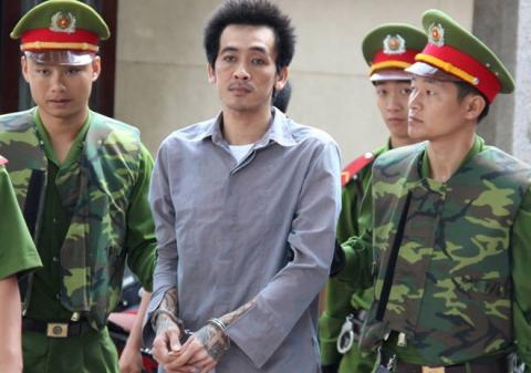 Giang ho ban chet nguoi tang qua cho con khi ra toa hinh anh