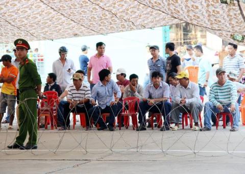 Giang ho ban chet nguoi tang qua cho con khi ra toa hinh anh