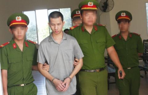 Cậu 'thú tính' hãm hiếp cháu ruột hơn 10 tuổi, 'bóc lịch' 10 năm tù - Ảnh 2