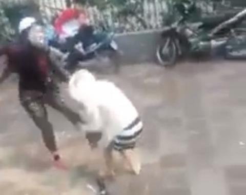 HN: Bà bầu 4 tháng bị hành hung, đạp vào bụng giữa phố - 2