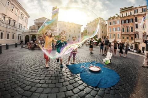 Khoanh khac vo tu cua tre em tren khap hanh tinh hinh anh