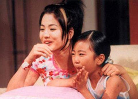 Nhung dau an cua Song Hye Kyo truoc 'Hau due mat troi' hinh anh 3