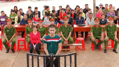 Thanh nien vo mua nuoc roi giet chu quan cuop tai san hinh anh 1