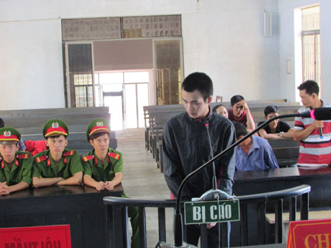 Yêu nhầm trẻ em, lãnh án 16 năm tù - 1