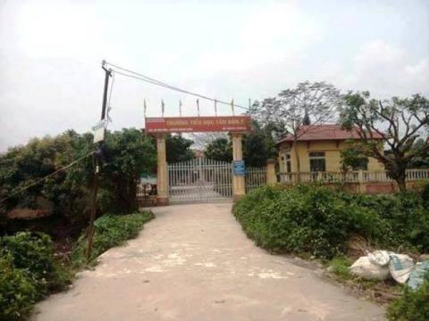 Truy bắt đối tượng xăm trổ vào nhà vệ sinh sàm sỡ các bé gái tiểu học - 1