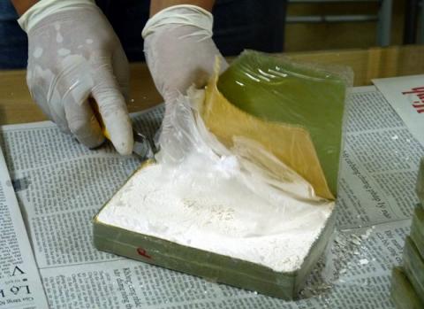 Hai anh em cam dau duong day buon 799 banh heroin hinh anh 1