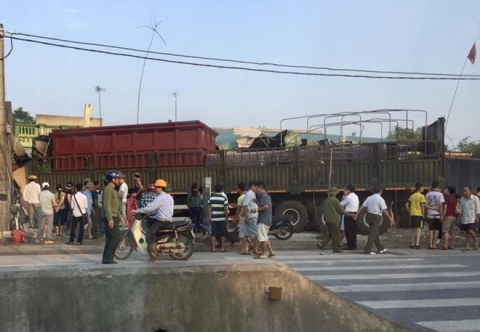 Oto dam chet nguoi phu nu o trong nha hinh anh 1