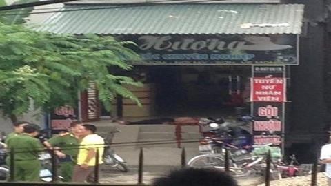 Nam thanh nien bi dam tu vong trong tiem cat toc hinh anh 1