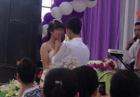 Đám cưới của cặp cô dâu chú rể Tuấn và Thương gây xôn xao khi cả 2 chỉ mới 16 tuổi. (Ảnh FB).