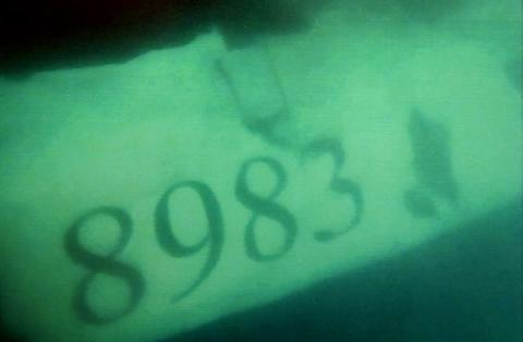 Tim thay 2 thi the cung manh vo va dong co CASA-212 hinh anh 1