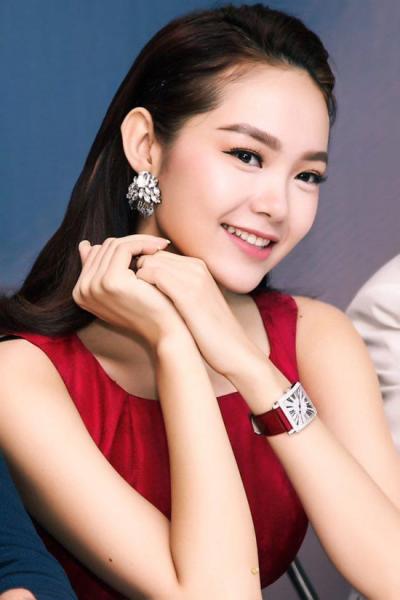 choang voi nhung mon trang suc hang ti dong cua sao viet - 13