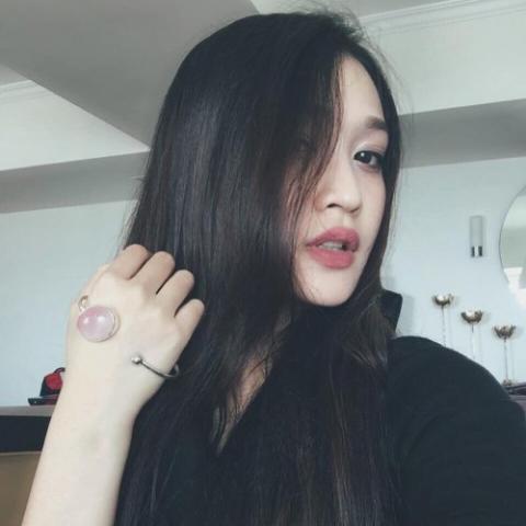 nu cong an khien cong dong mang san lung thong tin vi qua xinh dep - 11