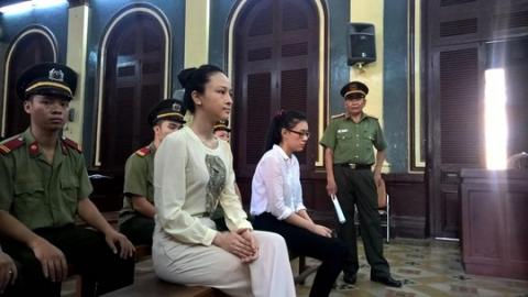 
Hoa hậu Phương Nga tại phiên tòa xử tội lừa đảo đối với đại gia Cao Toàn Mỹ
