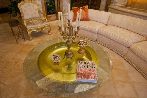 Ben trong biet thu dat vang xa xi cua Donald Trump hinh anh 3