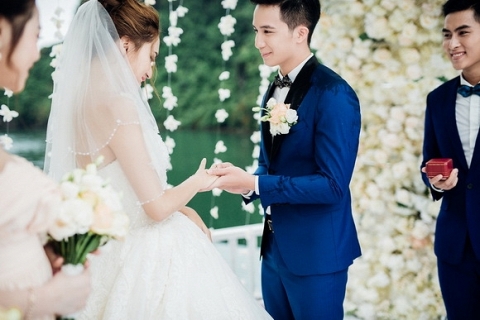 Đám cưới Hương Giang Idol 1