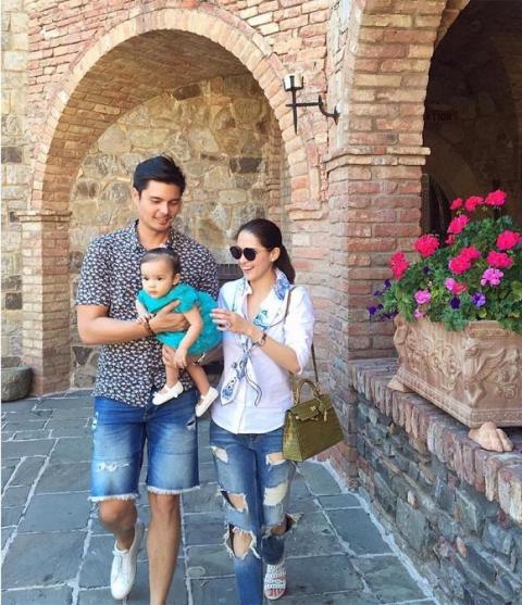 'Mỹ nhân đẹp nhất Philippines' gây tranh cãi vì cho con bú nơi công cộng 4 'Mỹ nhân đẹp nhất Philippines' gây tranh cãi vì cho con bú nơi công cộng 4