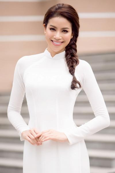 Phạm Hương diện áo dài trắng 3