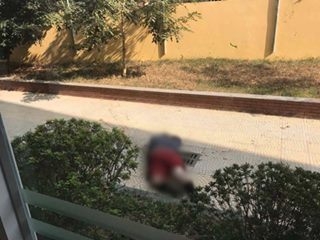 Người đàn ông nước ngoài rơi từ tầng 5 Học viện Ngân hàng tử vong.