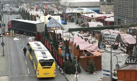 Hiện trường vụ tấn công khủng bố bằng xe tải ở Đức.