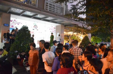 Vụ án mạng thu hút rất nhiều người tập trung theo dõi.