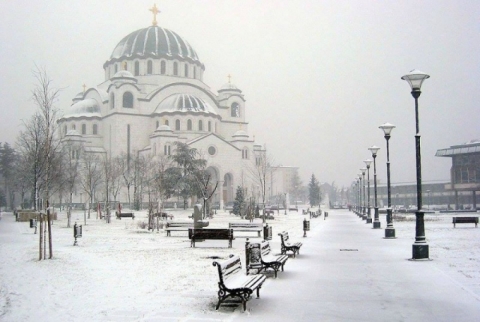 Để đối phó trước cái lạnh xuống dưới -30 độ C, giới chức Serbia đã ban hành một khuyến cáo chung, theo đó người dân nên hạn chế ra đường và chủ động giữ ấm để hạn chế tình trạng hạ thân nhiệt. (Ảnh: Vlada Marinkovic)