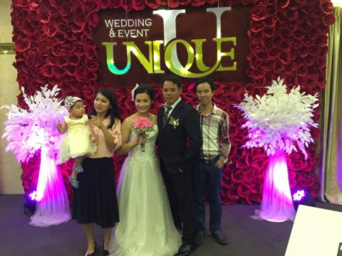 Cặp đôi VĐV khuyết tật Trịnh Thị Bích Như- Đỗ Viết Thạch hạnh phúc trong ngày hôn lễ. 