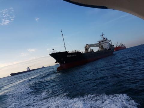 Vụ cướp biển bắt cóc thuyền viên: 1 người bị bắn chết trên boong - 1