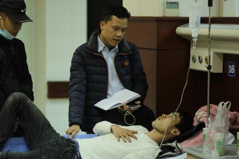 no xe khach o bac ninh: khoanh khac am anh cua nguoi song sot khi bo khoi xe - 3